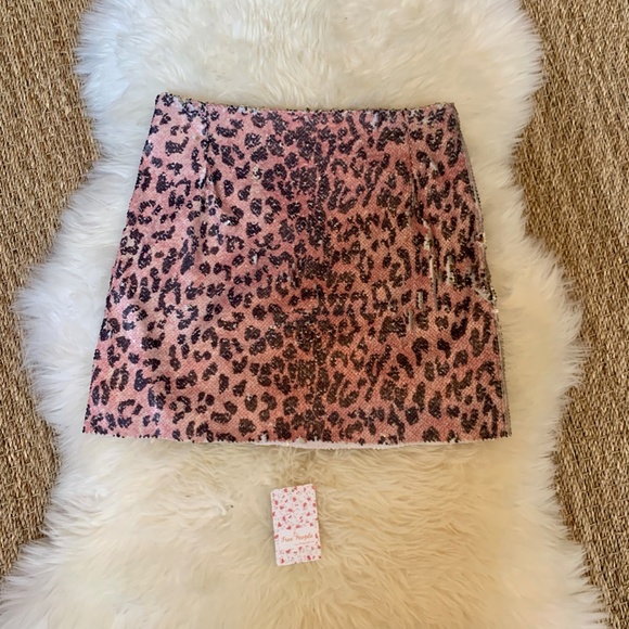 Free People Dresses & Skirts - Free People Skinny Sequin Pink Cheetah Skirt Mini